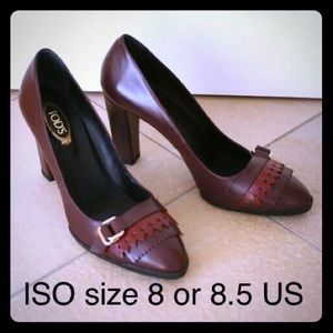 ISO Tod’s fringed leather pumps in burgundy